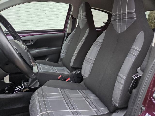 Peugeot 108 1.2 Puretech 82 pk Allure | LM velgen | Getint glas | Smartphone