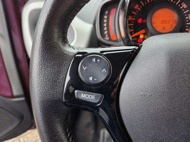 Peugeot 108 1.2 Puretech 82 pk Allure | LM velgen | Getint glas | Smartphone