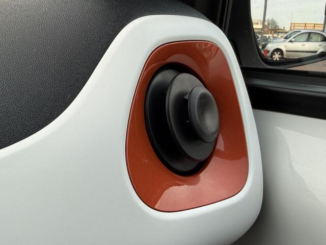 Peugeot 108 1.2 Puretech TOP! Roland Garros ALL IN RIJKLAARPRIJS/Open dak/Camera/Climate Controle