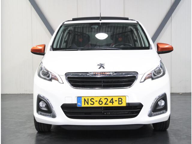 Peugeot 108 1.2 82PK TOP! Roland Garros | Vouwdak/Cabrio | Climate Control | Camera | Bluetooth | LED | Start/Stop Systeem | Buitenspiegels elektrisch verstel -en verwarmbaar | 15"LMV | Navigatie | Isofix | Privacy Glass |