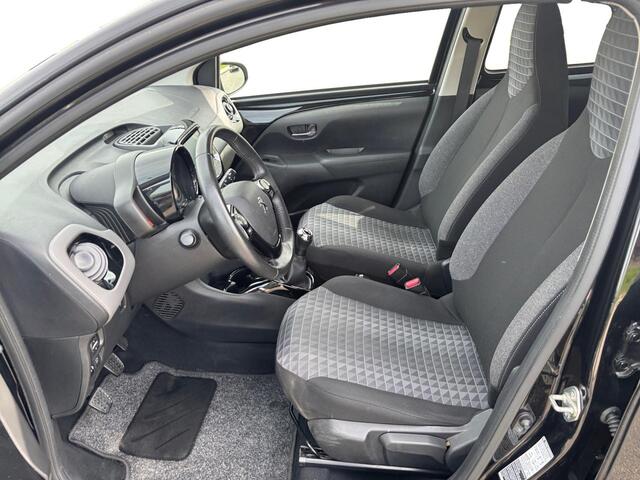 Peugeot 108 5-deurs Allure 1.0 e-VTi 72pk | CLIMA | LM-VELGEN | CAMERA | APPLE CARPLAY / ANDROID AUTO | ISOFIX |