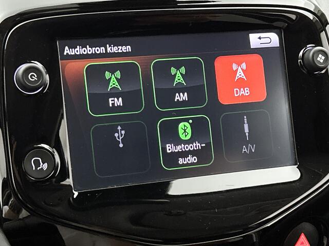 Peugeot 108 72pk Allure TOP! | Rijklaar | Canvas dak | Camera | Climate Control | Touchscreen | Achteruitrij-Camera
