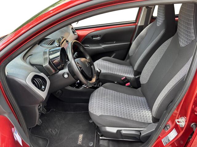 Peugeot 108 5-deurs Allure 1.0 e-VTi 72pk | CLIMA | CAMERA | LM-VELGEN | APPLE CARPLAY / ANDROID AUTO | ISOFIX | DAB+ | EXTRA GETINTE RUITEN |