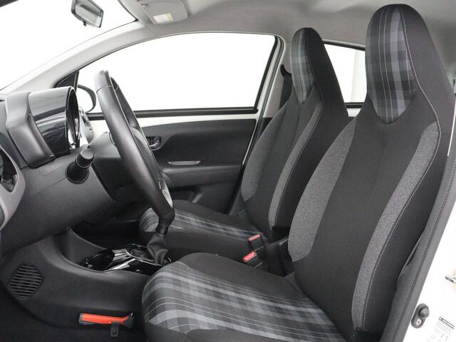 Peugeot 108 1.0 e-VTi Executive | Carplay | Camera | Climate control | Speedlimiter | Bluetooth | Lichtmetalen velgen | Origineel NL