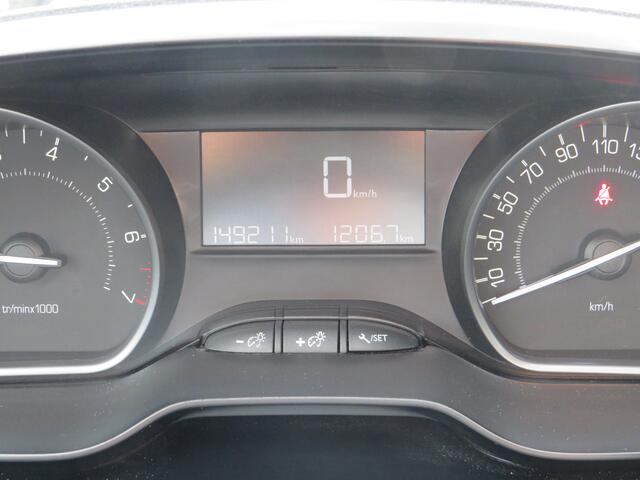 Peugeot 2008 1.2 PureTech Allure| 110-PK | Clima-Airco | Navigatie | Trekhaak | Incl. 6 mnd garantie| Parkeersensoren |