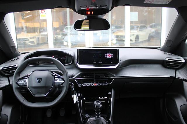 Peugeot 2008 1.2 100PK ALLURE NAVIGATIE | APPLE CARPLAY/ANDROID AUTO | DAB RADIO | LED | PARKEERSENSOREN | ACHTERUIRIJCAMERA | DODEHOEKDETECTIE | CAMERA VOOR | ADAPTIVE CRUISECONTROL | 3D-COCKPIT | ZWARTE DAKRAILS | 17" LICHTMETAAL |