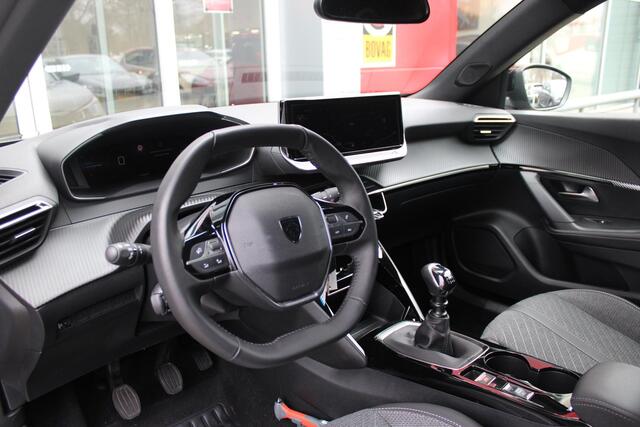 Peugeot 2008 1.2 100PK ALLURE | NAVIGATIE | DRAADLOZE APPLE CARPLAY/ANDROID AUTO | ACHTERUITRIJ CAMERA | CRUISE CONTROL | CLIMATE CONTROL | LED KOPLAMPEN | PARKEERSENSOREN VOOR EN ACHTER |