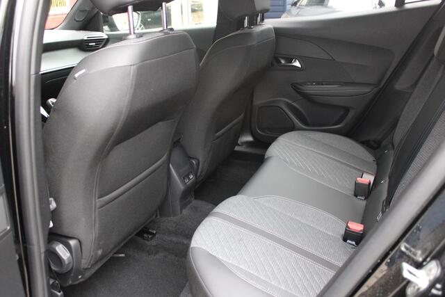 Peugeot 2008 1.2 100PK ALLURE | NAVIGATIE | DRAADLOZE APPLE CARPLAY/ANDROID AUTO | ACHTERUITRIJ CAMERA | CRUISE CONTROL | CLIMATE CONTROL | LED KOPLAMPEN | PARKEERSENSOREN VOOR EN ACHTER |