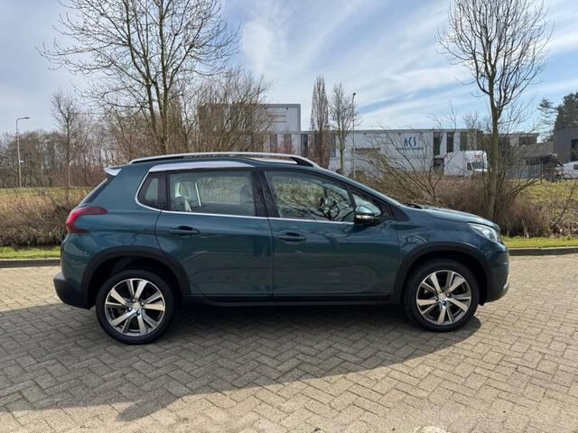 Peugeot 2008 1.2 Turbo ALLURE -Climate-Cruise Control