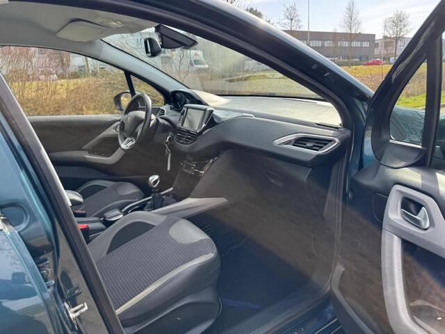 Peugeot 2008 1.2 Turbo ALLURE -Climate-Cruise Control