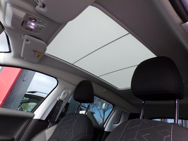 Peugeot 2008 1.2 PureTech Blue Lion Panorama Parelmoer Trekhaak NAP!