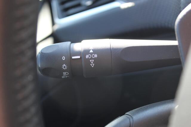 Peugeot 2008 1.2 PureTech Active , Hoge zit Airco , Cruise control ,Trekhaak , Navigatie , Bluetooth Parkeersensoren achter , LED dagrijverlichting