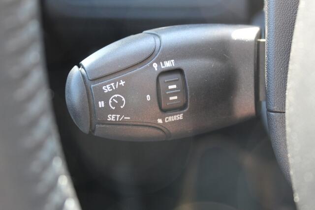 Peugeot 2008 1.2 PureTech Active , Hoge zit Airco , Cruise control ,Trekhaak , Navigatie , Bluetooth Parkeersensoren achter , LED dagrijverlichting