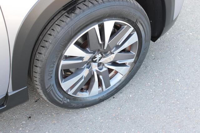Peugeot 2008 1.2 PureTech GT-Line 130PK Navigatie / Stoelverwarming