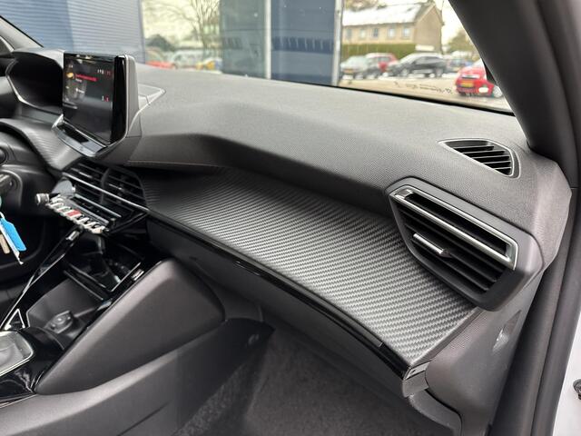 Peugeot 2008 1.2 Turbo 100 PK Allure | Bouwjaar 2025 | Stoelverwarming | Navigatie Via Telefoon | 360 Graden Camera | Keyless Entry /Start | Dode Hoek Detectie | Climate Control | LED Verlichting | Cruise Control Adaptief | 17" Lichtmetalen Velgen | Hoge Zitpositie | 