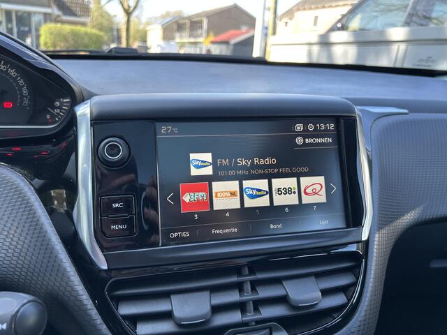 Peugeot 2008 1.2 Turbo 110PK Blue Lion | Navigatie | Cruise control | Panoramadak | Climate Control | Hoge zit | Parkeersensoren | Mistlampen | Lichtmetalen Velgen | All Season Banden |