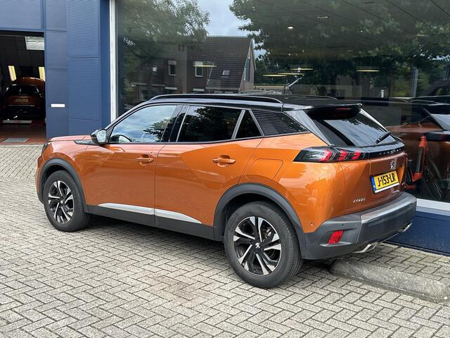 Peugeot 2008 1.2 Turbo 130 PK GT-Line | Navigatie | Climate Control | LED Verlichting | All Season Banden| Stoelverwarming | Parkeersensoren | Camera | Luxe Uitvoering | Zwart Dak |