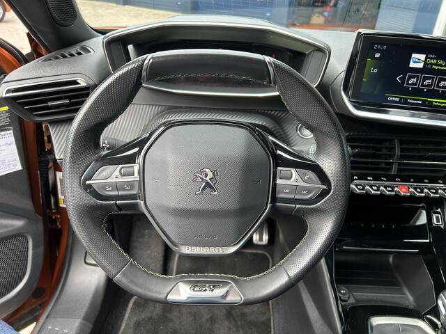 Peugeot 2008 1.2 Turbo 130 PK GT-Line | Navigatie | Climate Control | LED Verlichting | All Season Banden| Stoelverwarming | Parkeersensoren | Camera | Luxe Uitvoering | Zwart Dak |