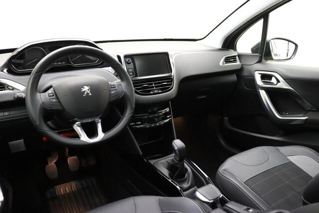 Peugeot 2008 1.2T 110pk Allure Peugeot 2008 1.2 PureTech Allure 110 Pk | Navigatie | Cruise Control | Climate Control | Panorama Dak | Lage Km-Stand | Electrische Ramen | LM-Velgen