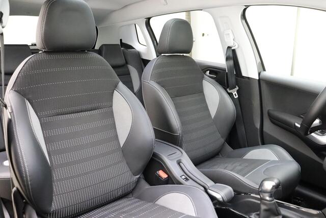 Peugeot 2008 1.2T 110pk Allure Peugeot 2008 1.2 PureTech Allure 110 Pk | Navigatie | Cruise Control | Climate Control | Panorama Dak | Lage Km-Stand | Electrische Ramen | LM-Velgen