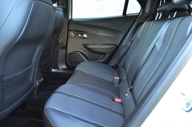 Peugeot 2008 1.2 GT Aut GripC key-less navi LED