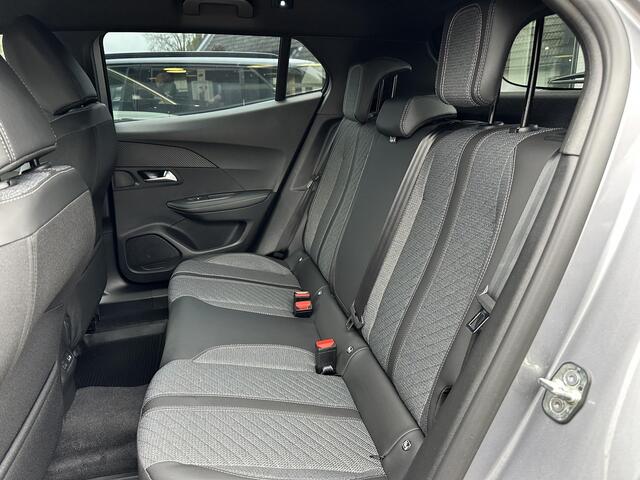 Peugeot 2008 1.2 Hybrid 145 PK Allure | 2025 Auto | Hybride Elektrisch rijden met Automaat | Parkeercamera 360 graden | Stoelverwarming | LED Verlichting | Navigatie via Telefoon | 17" Lichtmetalen Velgen | Cruise & Climate Control | Dode Hoek Bewaking |