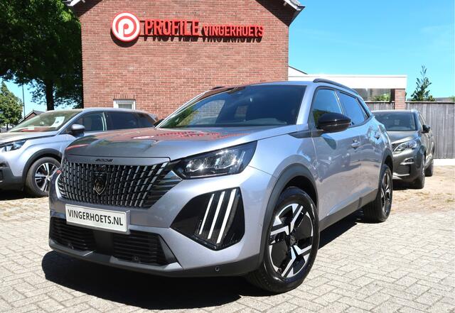 Peugeot 2008 100 Pk Benzine * Nieuw Model * Hele Luxe Allure * * Draadloos Apple Car Play Navigatie & Spotify Koppeling * Voor en Achter Parkeercamera's * Zwarte Hemelbekleding * Stoelverwarming * 1/2 Leder Interieuer * L.M. Velgen * Dodehoekbewakings sy Vingerhoets; 
