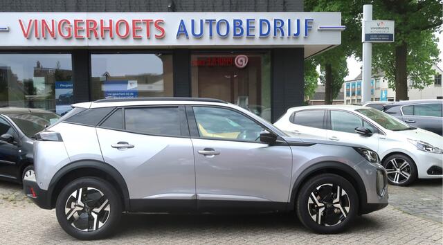 Peugeot 2008 100 Pk Benzine * Nieuw Model * Hele Luxe Allure * * Draadloos Apple Car Play Navigatie & Spotify Koppeling * Voor en Achter Parkeercamera's * Zwarte Hemelbekleding * Stoelverwarming * 1/2 Leder Interieuer * L.M. Velgen * Dodehoekbewakings sy Vingerhoets; 