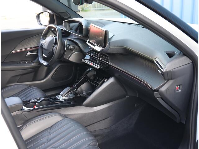Peugeot 2008 1.2 130PK GT | Leer | AppleCarPlay/AndroidAuto | Schuifkanteldak | Keyless | Cruise Control | Climate Control | Camera | LED | Navigatie | StoelVerwarming | TwoTone |