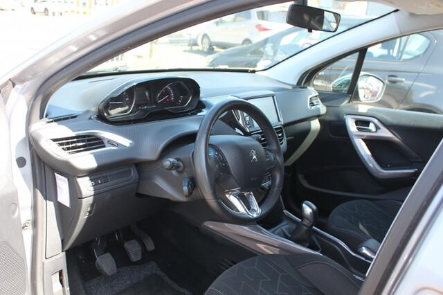 Peugeot 2008 1.2 PureTech Allure, navigatie, airco.