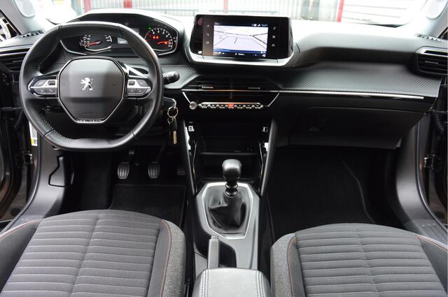 Peugeot 2008 1.2 PureTech Blue Lease Active O.a; Clima, Afn. Haak, Camera, DAB, Navi, Etc. All-in prijs!