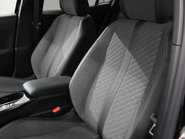 Peugeot 2008 1.2 PureTech Allure Achteruitrij camera Verwarmde voorstoelen CLimate control Adaptieve Cruise control LED 360 camera Parkeersensoren Apple Carplay/ Android Auto