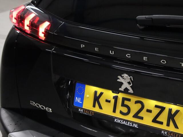 Peugeot 2008 1.2 PureTech GT [APPLE CARPLAY, DIGITAL DASH, SFEERVERLICHTING, TREKHAAK AFNEEMBAAR, CAMERA, CLIMATE CONTROL, HALF LEDER, DODEHOEK DETECTOR, NAVIGATIE, NIEUWSTAAT]