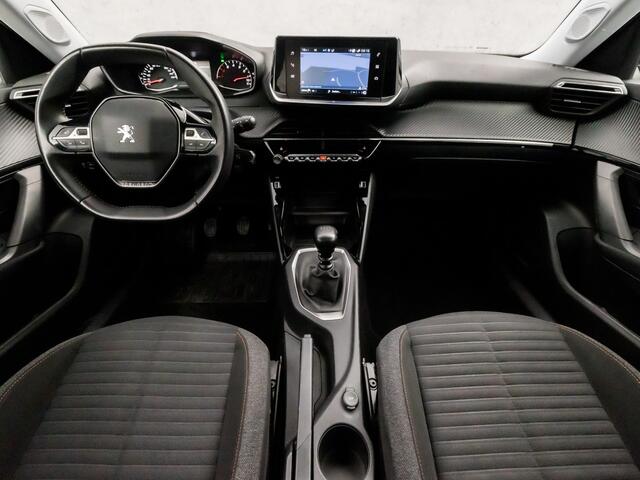 Peugeot 2008 1.2 PureTech Sport (APPLE CARPLAY, GROOT NAVI, 360 CAMERA, STOELVERWARMING, LANE ASSIST, SPORTSTOELEN, LED KOPLAMPEN, CRUISE, NIEUWE APK, NIEUWSTAAT)