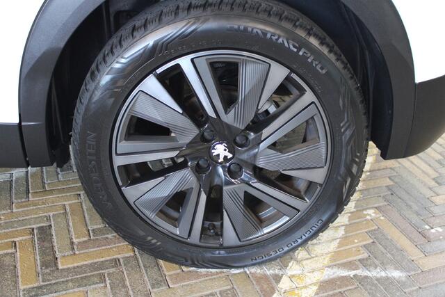 Peugeot 2008 1.2 PureTech GT-Line | Incl. 12 maanden garantie | Dealer onderhouden | Cruise control | Climate control | Trekhaak | Panorama dak | Apple carplay/Android auto |
