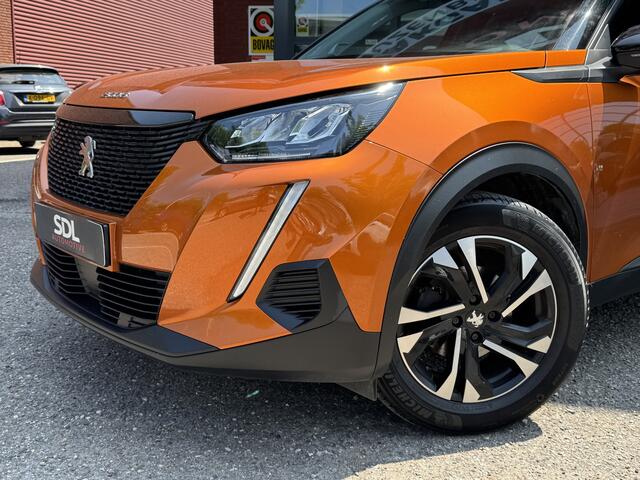 Peugeot 2008 1.2 PureTech Allure Pack // TREKHAAK // PDC // APPLE CARPLAY - ANDROID AUTO // CRUISE //
