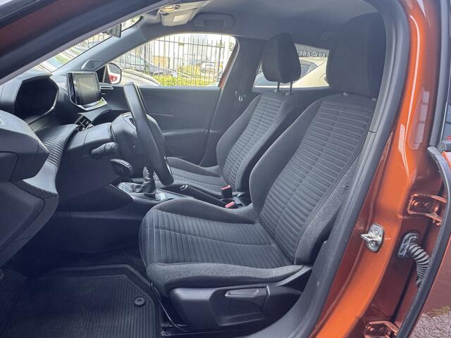Peugeot 2008 1.2 PureTech Allure Pack // TREKHAAK // PDC // APPLE CARPLAY - ANDROID AUTO // CRUISE //