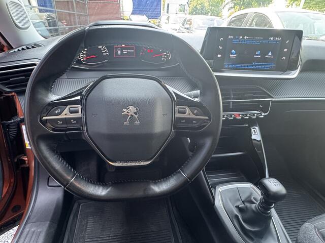 Peugeot 2008 1.2 PureTech Allure Pack // TREKHAAK // PDC // APPLE CARPLAY - ANDROID AUTO // CRUISE //