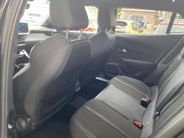 Peugeot 2008 1.2T Automaat 130pk GT Alcantara pakket | Stoelverwarming met massage functie | Navigatie | Climate & Cruise control | Camera V+A |