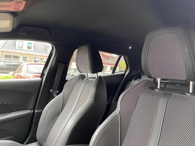 Peugeot 2008 1.2T Automaat 130pk GT Alcantara pakket | Stoelverwarming met massage functie | Navigatie | Climate & Cruise control | Camera V+A |