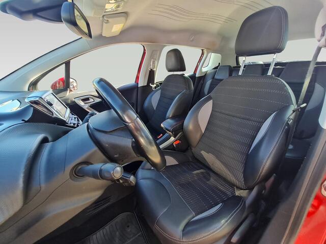 Peugeot 2008 1.2 PureTech Allure | automaat | Hoge instap |