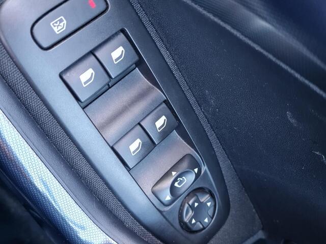 Peugeot 2008 1.2 PureTech Allure | automaat | Hoge instap |