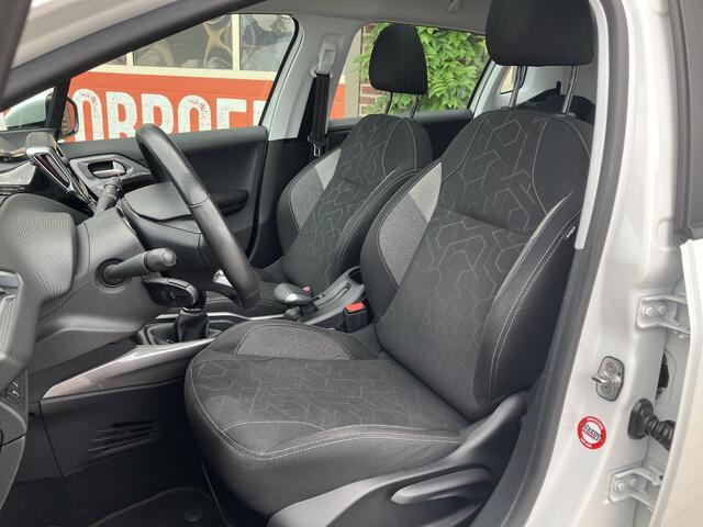 Peugeot 2008 1.2 PureTech Blue Lion | Trekhaak | Panoramadak | Navi | CarPlay | 02-2025 motorrevisie gehad! |