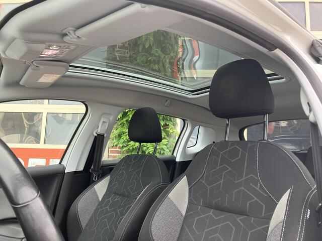 Peugeot 2008 1.2 PureTech Blue Lion | Trekhaak | Panoramadak | Navi | CarPlay | 02-2025 motorrevisie gehad! |