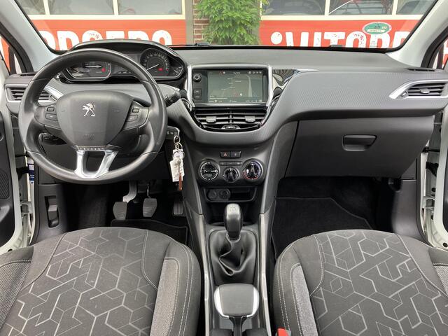 Peugeot 2008 1.2 PureTech Blue Lion | Trekhaak | Panoramadak | Navi | CarPlay | 02-2025 motorrevisie gehad! |