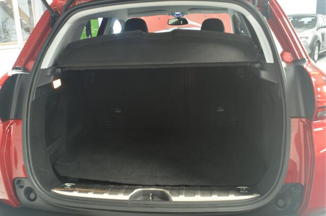 Peugeot 2008 1.2 PureTech Allure // AUTOMAAT // 104.000 km // CLIMA // CRUISE // TREKHAAK // DEALER ONDERHOUDEN //