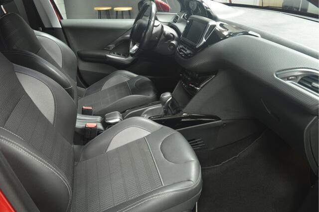 Peugeot 2008 1.2 PureTech Allure // AUTOMAAT // 104.000 km // CLIMA // CRUISE // TREKHAAK // DEALER ONDERHOUDEN //