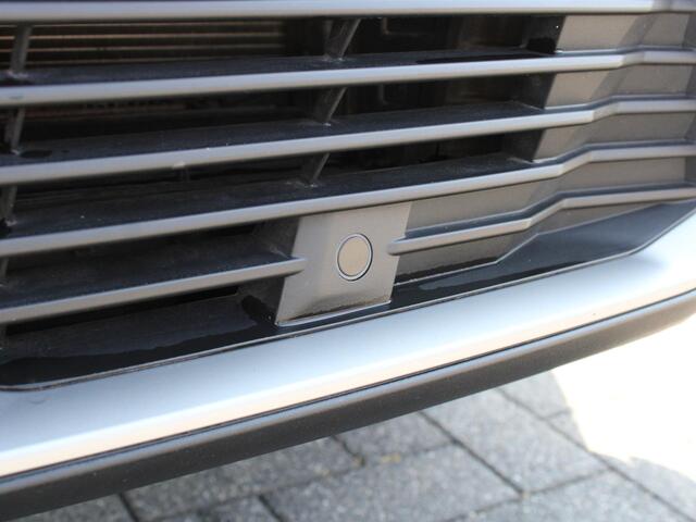 Peugeot 2008 GT 1.2 PureTech 130PK EAT8 Automaat Navigatie, Rondomzichtcamera, Keyless, Alcantara, Massage, Stoelverwarming