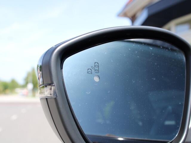 Peugeot 2008 GT 1.2 PureTech 130PK EAT8 Automaat Navigatie, Rondomzichtcamera, Keyless, Alcantara, Massage, Stoelverwarming