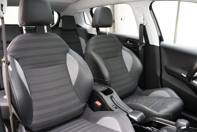 Peugeot 2008 1.2 PureTech Allure | Navigatie | Climate Control | Panoramadak | Parkeercamera/-sensoren | Cruise Control | Privacy Glass |
